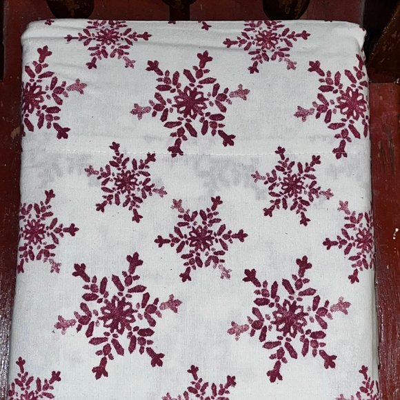 Woolrich QUEEN SIZE Flannel Sheet Set - WINTER RED SNOWFLAKES (cotton flannel) - Picture 2 of 3